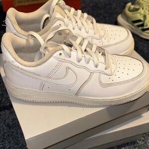 Nike White Air Force 1 Sneakers Classic Design